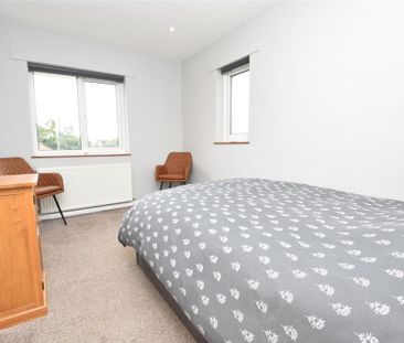 4 bedroom semi-detached house to rent - Photo 4