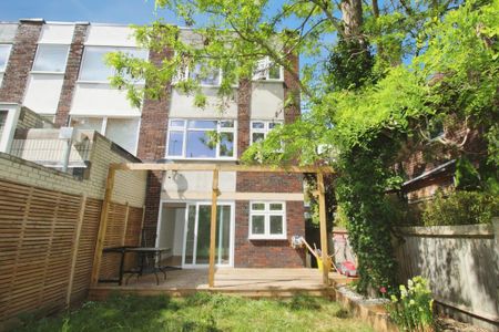 3 bedroom end of terrace house to rent - Photo 2