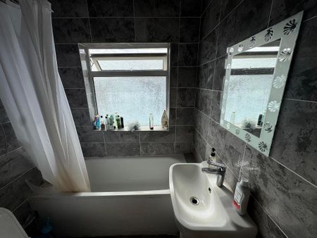 House share to rent - Photo 3