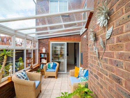 4 bedroom detached house to rent - Photo 5