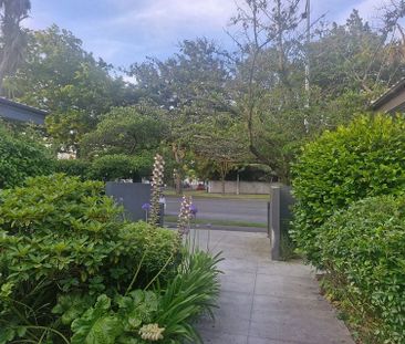 2 bed-room modern city unit in a garden oasis - Photo 4