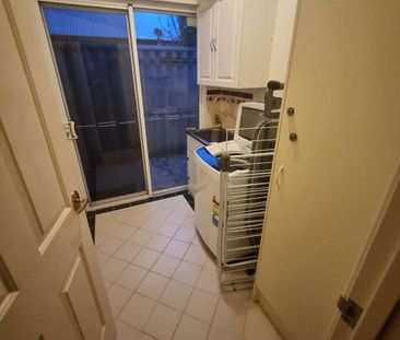 Victoria Park - Photo 1