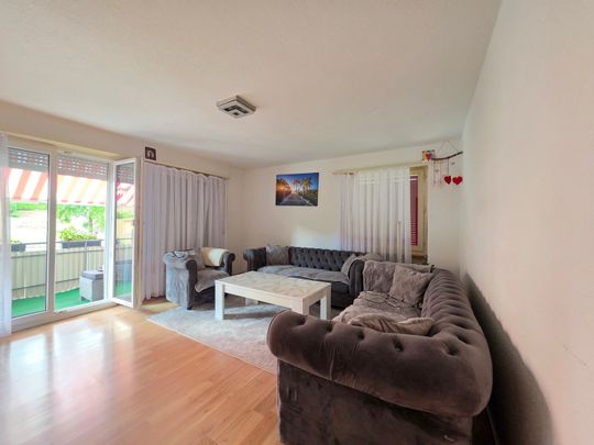Grosszügige 4.5-Zimmer-Wohnung mit Balkon in ruhiger Lage zu vermieten - Photo 1