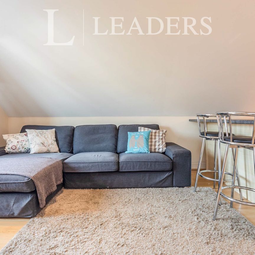 2 bedroom apartment to rent High Street, Redhill, RH1 - Photo 1