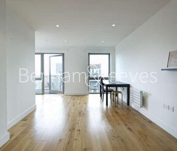 Barking Road, Canning Town, E16 - Photo 1