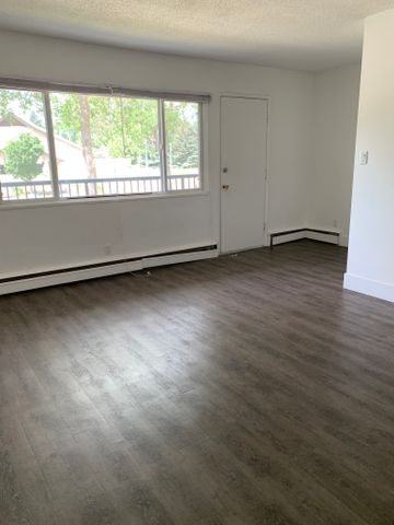 Sorrento Manor - Photo 3