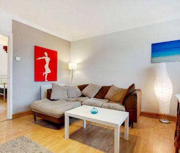 3 bedroom flat to rent - Photo 3