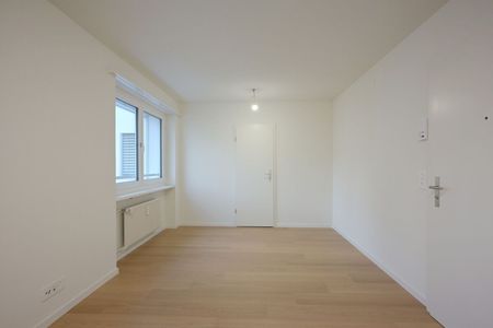 Living in an excellent location - Photo 2