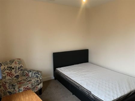 Court Close, Aylesbury - Photo 2