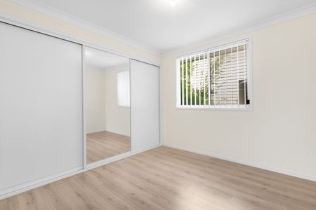 Versatile Family Home with 4 Bedrooms & Dual Kitchens - Photo 5