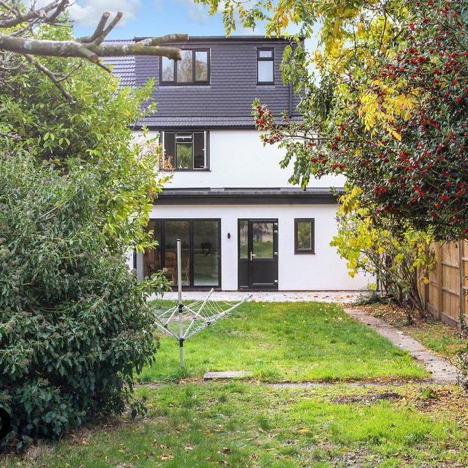 11 bedroom house of multiple occupation to rent - Photo 1