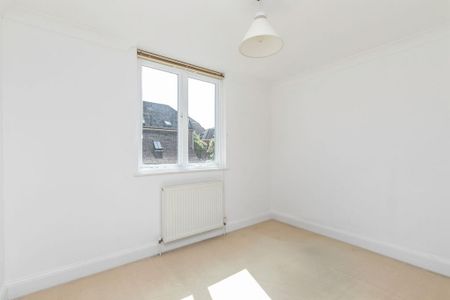 3 bedroom mews to rent - Photo 5
