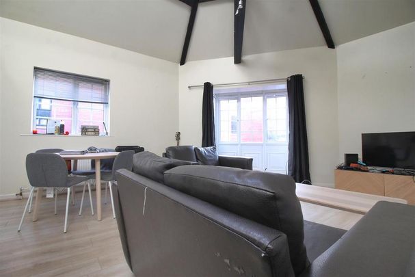 3 bedroom flat to rent - Photo 1