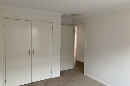 4 Hawkstone Road, Wyndham Vale VIC, Belconnen - Photo 3