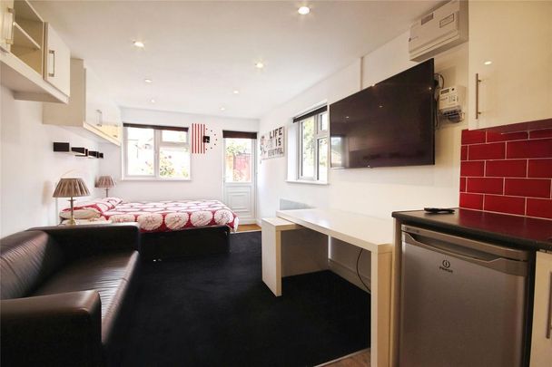 Maisonette to rent - Photo 1
