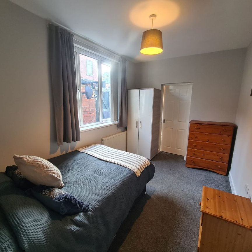 Room 2, 25 Glyn Avenue - Photo 1