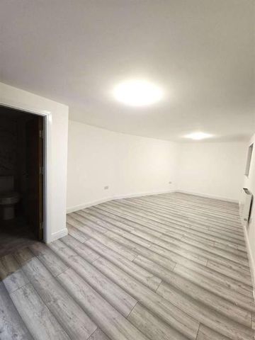 Little Underbank, Stockport, SK1 - Photo 4