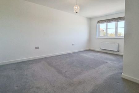 4 bedroom detached house to rent - Photo 3