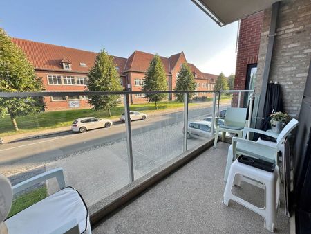 Recent centraal gelegen appartement met terras en garage - Photo 5