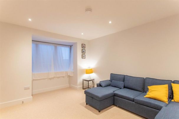 4 bedroom link detached house to rent - Photo 1