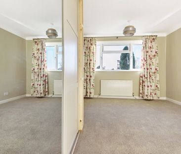 Court Close, Liphook, Hampshire, GU30 - Photo 4