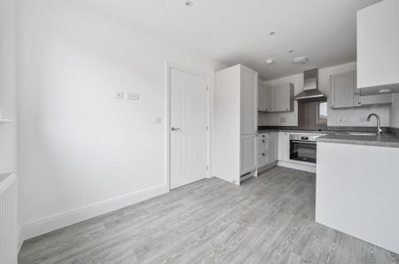 3 bedroom semi-detached house to rent - Photo 4