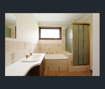 Perfect Starter or Family Home – 3 Beds in Boronia! - Photo 6