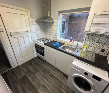 3 bedroom terraced house to rent - Photo 5