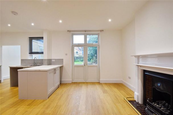 4 bedroom semi-detached house to rent - Photo 1