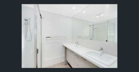 LARGE 4 BED + STUDY, FAMILY HOME - Photo 2