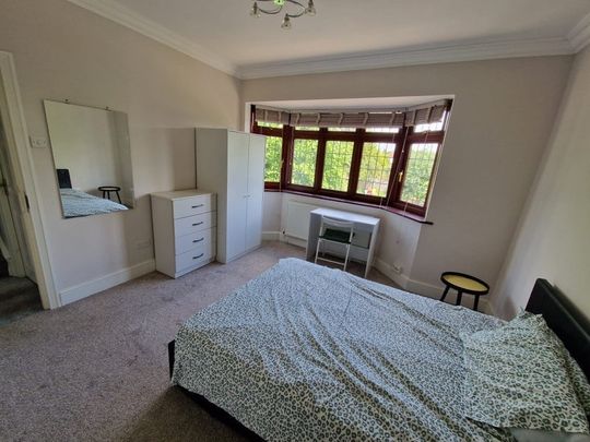 Room in a Shared House, Suffolk Road, IG3 - Photo 1