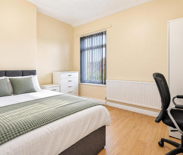 4 bedroom flat to rent - Photo 6