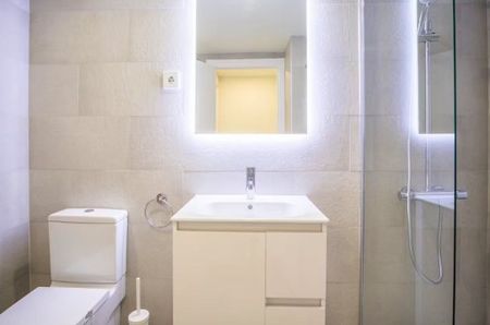 Passeig de la Zona Franca, Barcelona, Catalonia - Photo 4