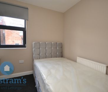 8 bed End Terraced House for Rent - Photo 2