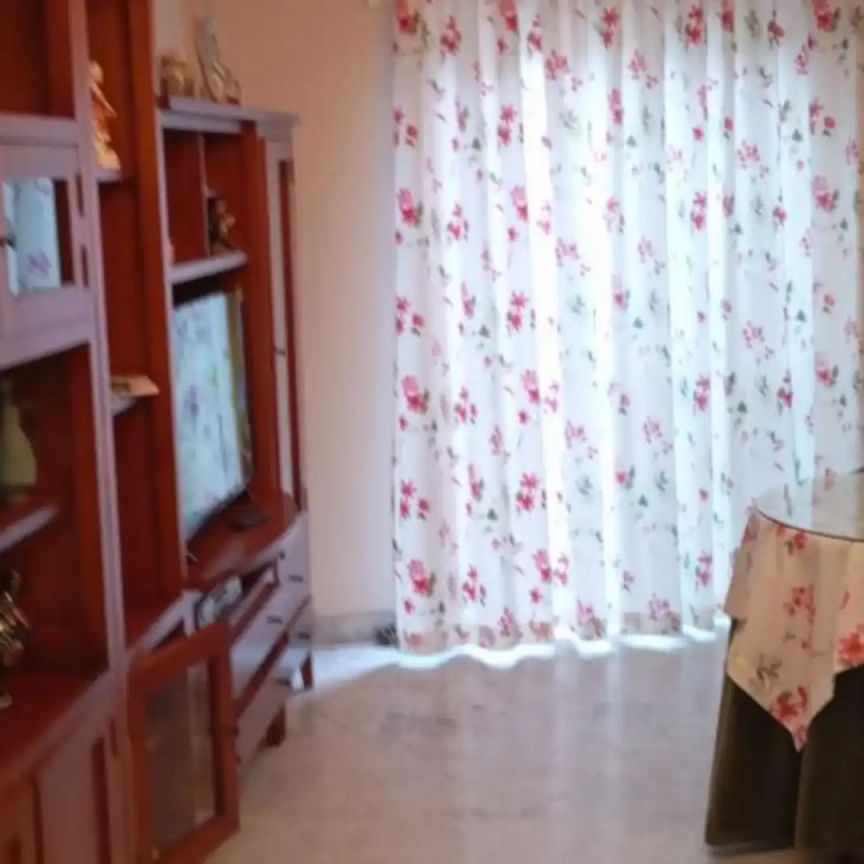 Piso de alquiler en Ronda del Pilar, 77, Casco Antiguo - Photo 1