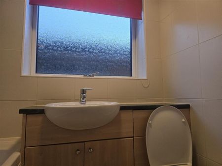 2 bedroom semi-detached bungalow to rent - Photo 5