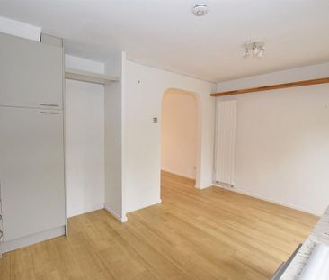 3 bedroom end of terrace house to rent - Photo 4