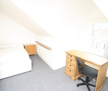 4 bedroom terraced house to rent - Photo 2