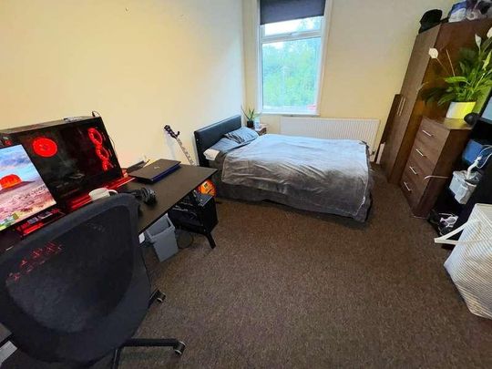 Cardigan Road, Hyde Park, Leeds, LS6 - Photo 1