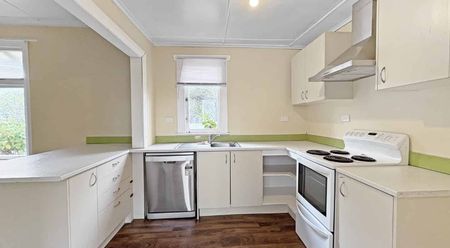 CASTLECLIFF - 3 BEDROOMS - Photo 2