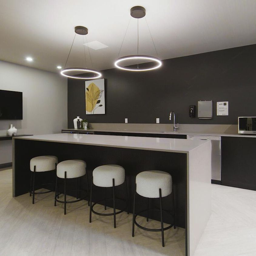 5120 Earnscliffe Avenue, Montréal, QC - Photo 1