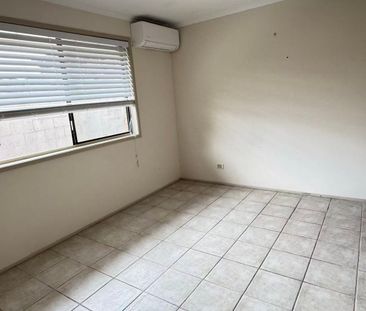 Lovely 3 bedroom family house in the heart of Bundall - Photo 5