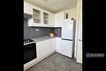 4 bedroom flat to rent - Photo 5