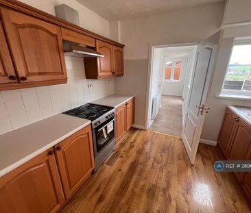 4 bedroom semi-detached house to rent - Photo 6