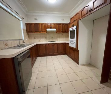 3 Bedroom Family Home - Photo 3