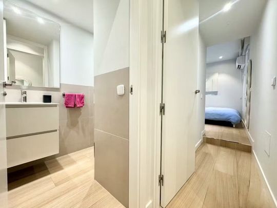 Calle de Fuencarral, Madrid, Community of Madrid 28004 - Photo 1