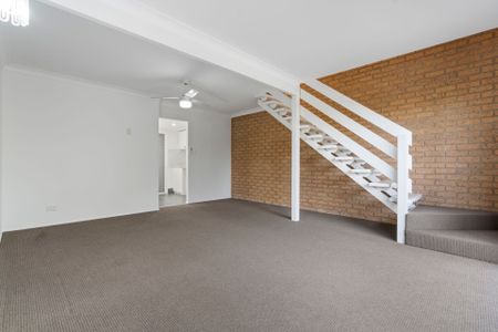 Beautifully Presented Townhouse - Photo 4