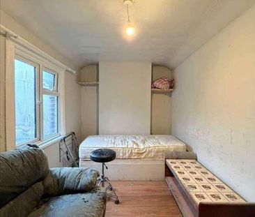 Queen Street, Gravesend, DA12 - Photo 3