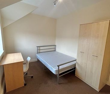 10 Bedroom Student Home – Llanbleddian Gardens - Photo 2