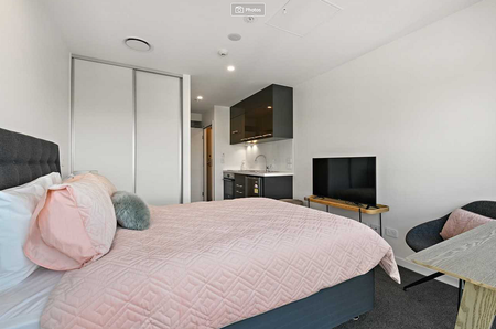 Fully furnished Studio unit with Free Gym & Pool - Photo 5